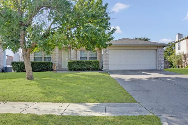 Property Photo:  729 Raven Drive  TX 76131 
