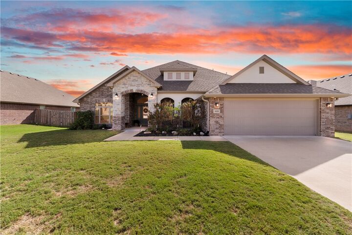 Property Photo: 1020 Winesap Drive AR 72712