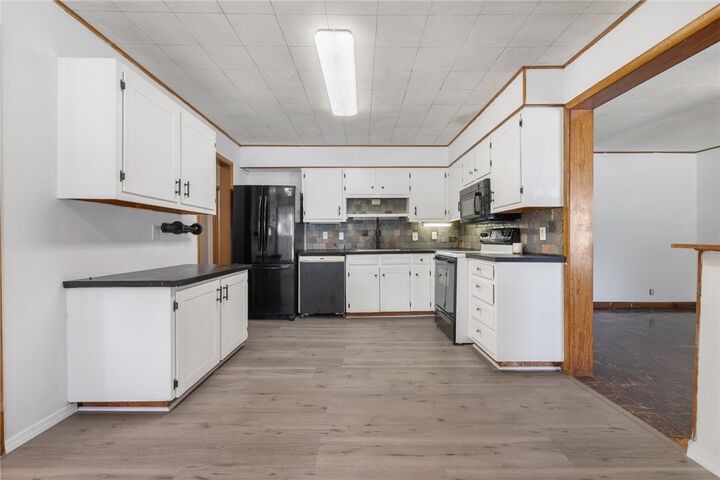 Property Photo:  702 E Argyle Street  AR 72601 
