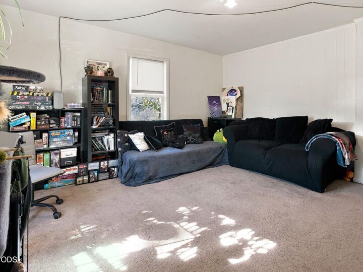 Property Photo: 527 Upham OR 97601