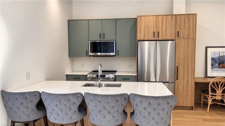 Property Photo:  512 Bay Street 1  ON L8L 1N6 
