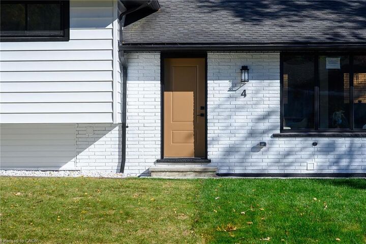 Property Photo:  4 Bermuda Court  ON L9C 2J8 
