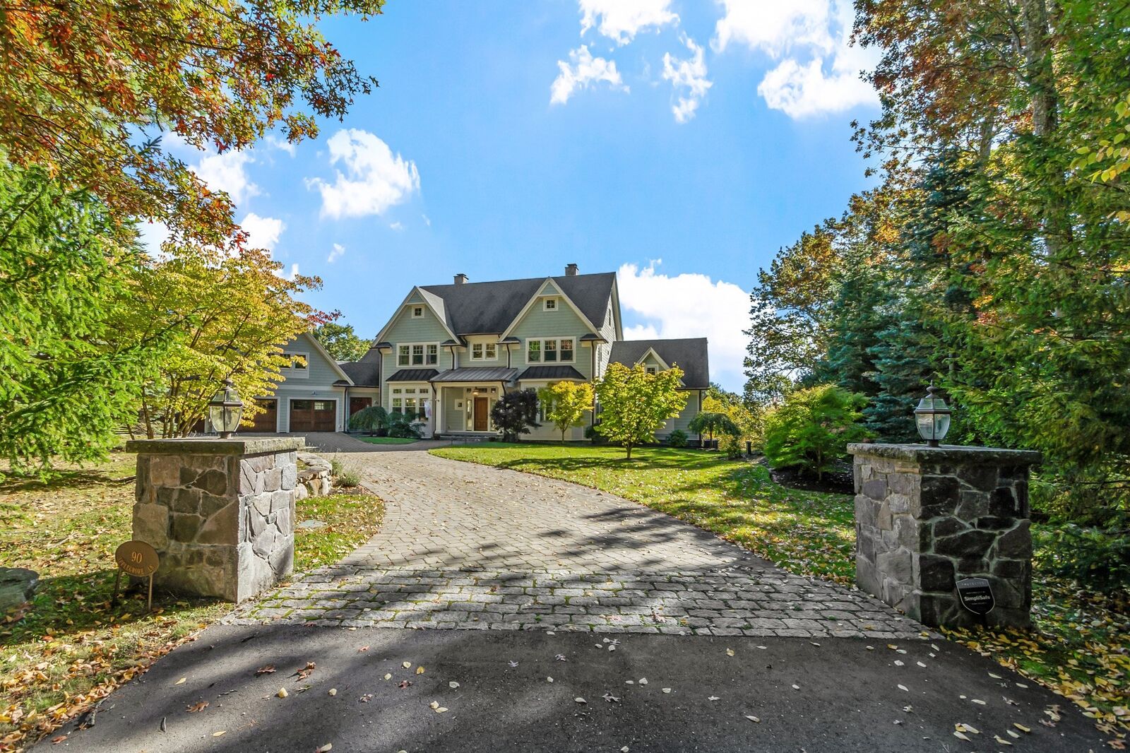 Property Photo: 90 Applegrove Ln MA 01741