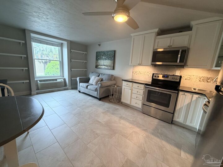 Property Photo: 224 E Garden St 253 FL 32502