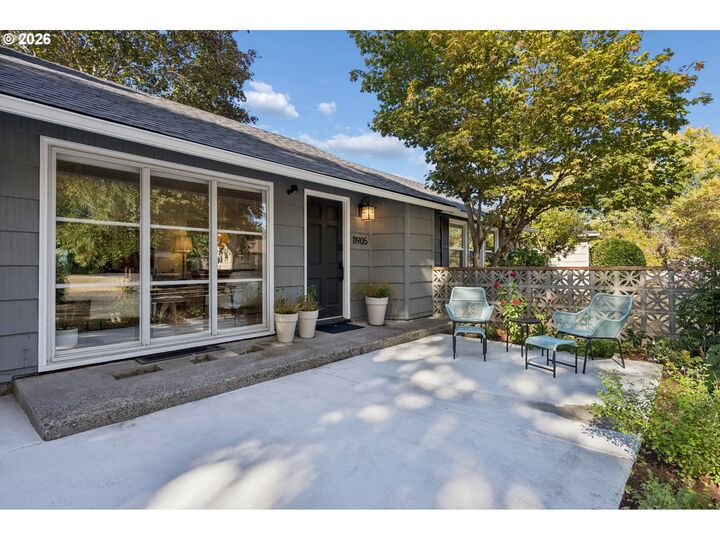 Property Photo:  11905 SW Douglas St  OR 97225 