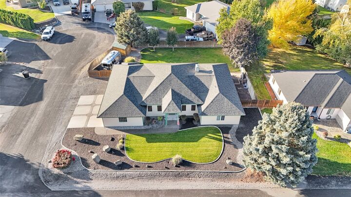 Property Photo:  1713 NE Fairway Drive  WA 98837 