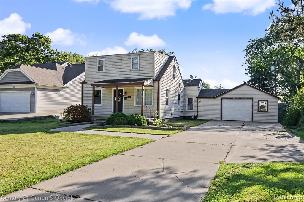 Property Photo:  3131 Lafayette Drive  MI 48183 