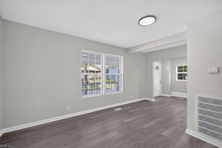 Property Photo: 117 S 9th St VA 23434