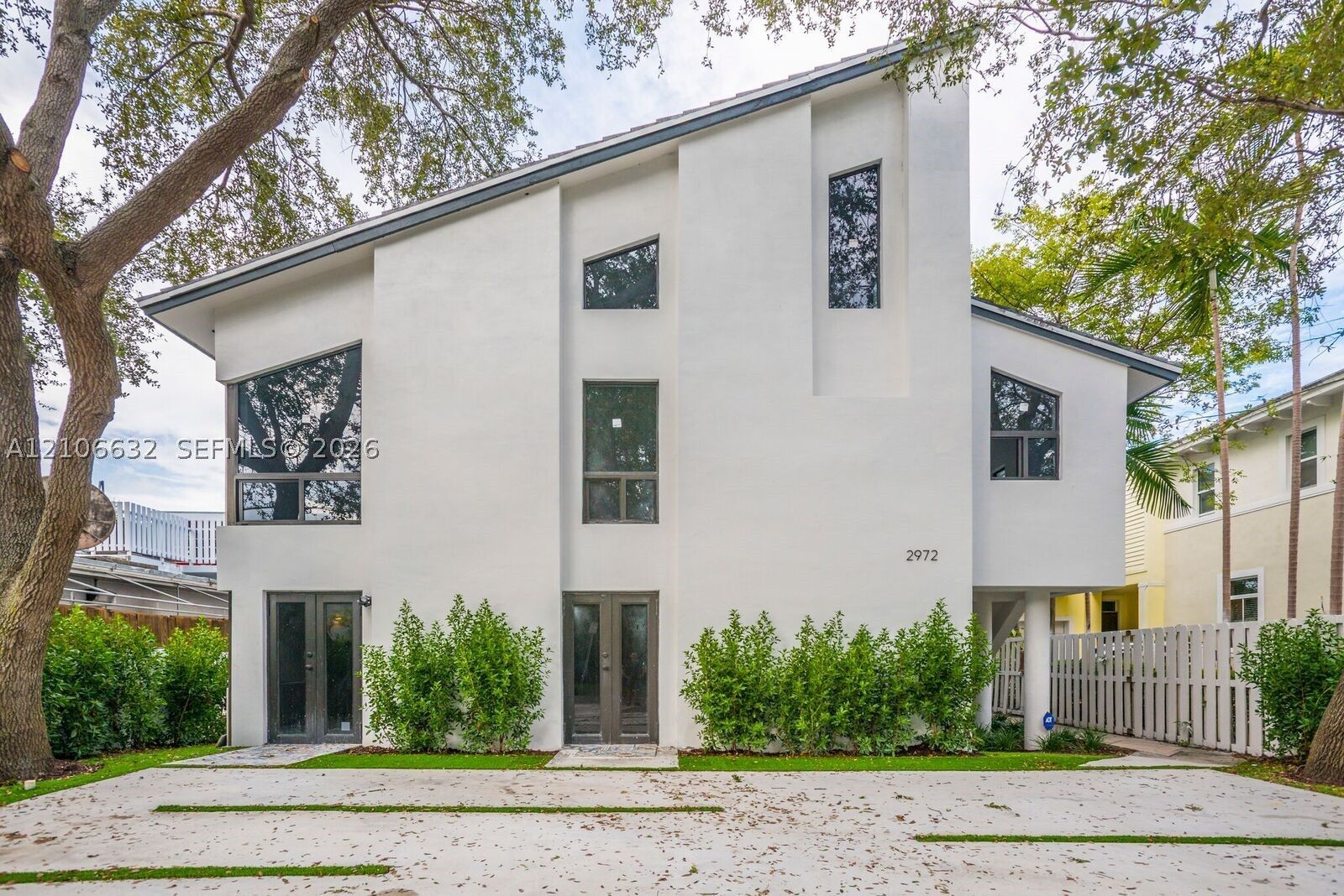 Property Photo:  2972 Bridgeport Ave 1  FL 33133 