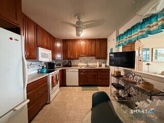 Property Photo:  50 Birdseye Street 408  CT 06615 