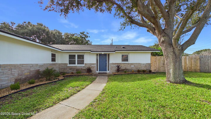 Property Photo: 330 Eutau Court FL 32937