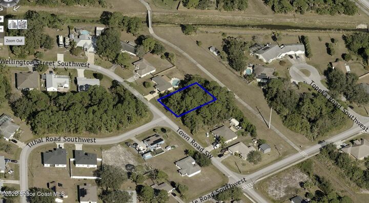Property Photo: 423 Town Road SW FL 32908