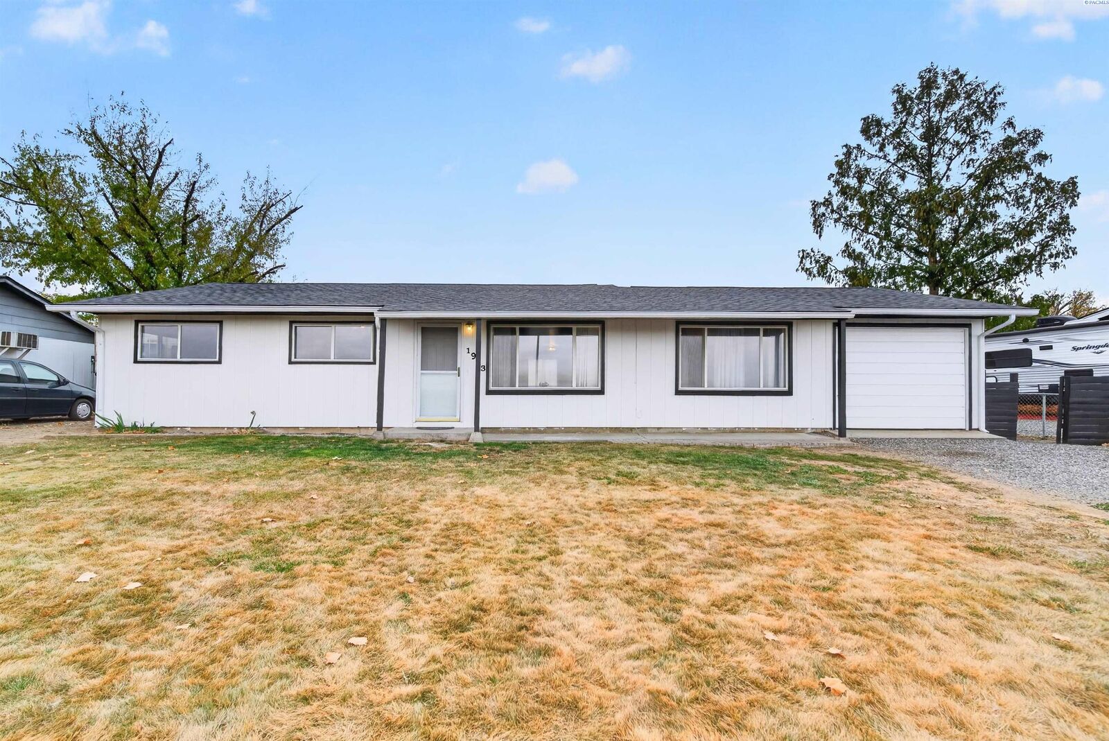 Property Photo:  1913 Elwood  WA 99350 