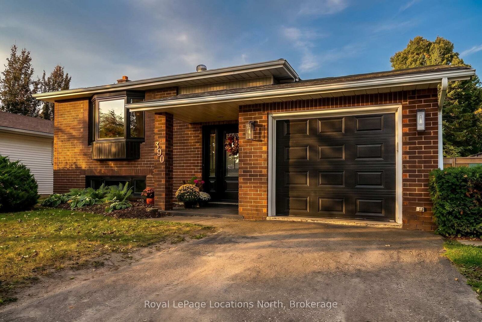 Property Photo:  390 Second Street  ON L9Y 1G8 
