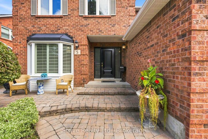 Property Photo:  5 Carriage Lane  ON L1E 1J9 