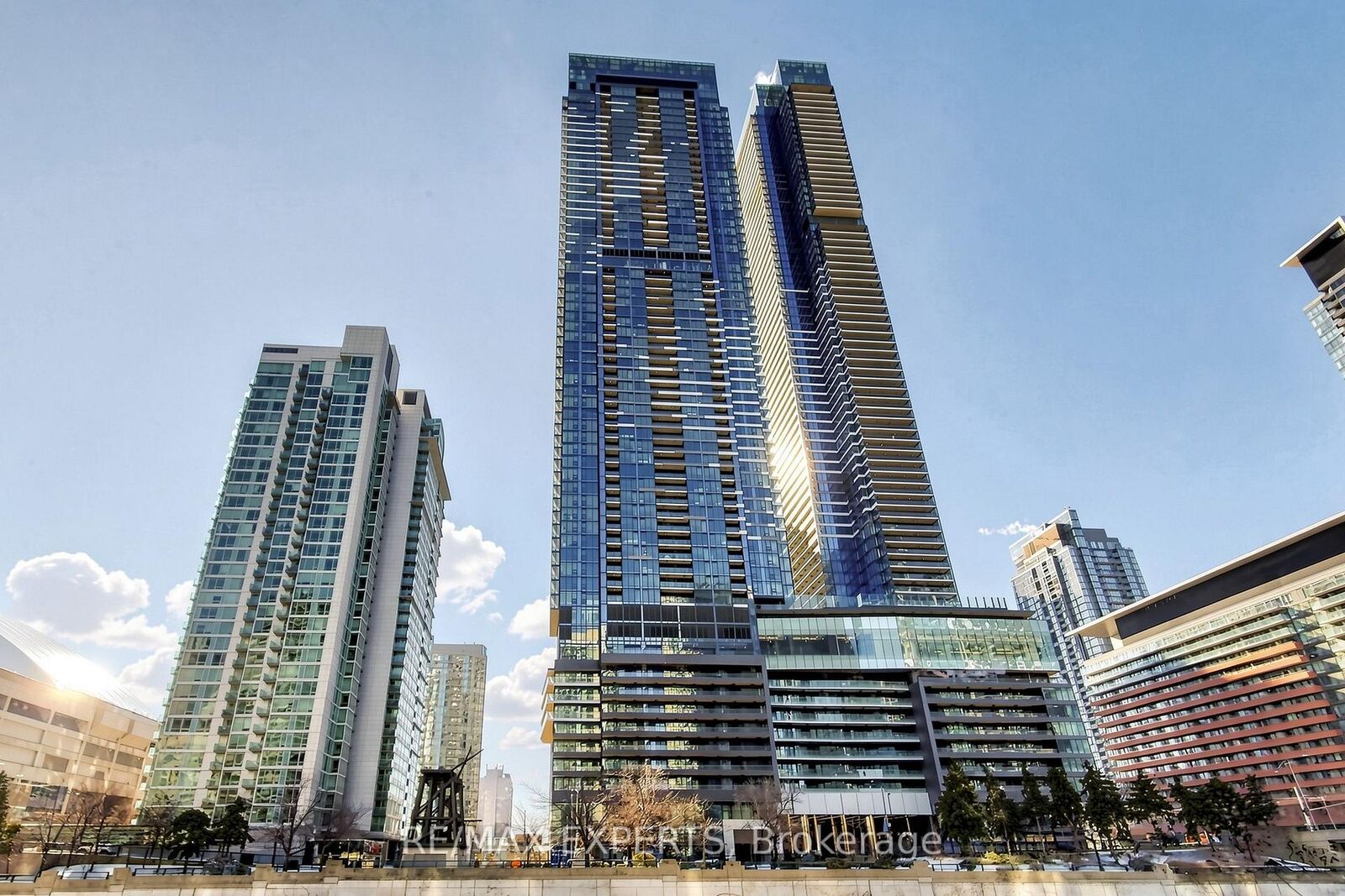 Property Photo:  1 Concord Way 2208  ON M5V 0X3 