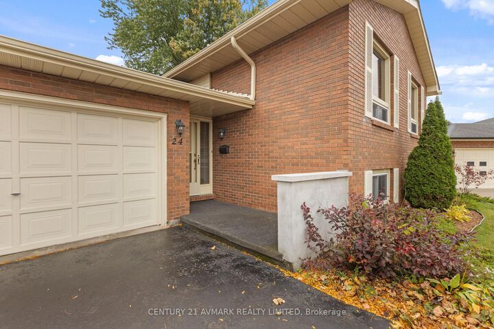Property Photo:  24 Huntington Circle  ON L3C 6J4 