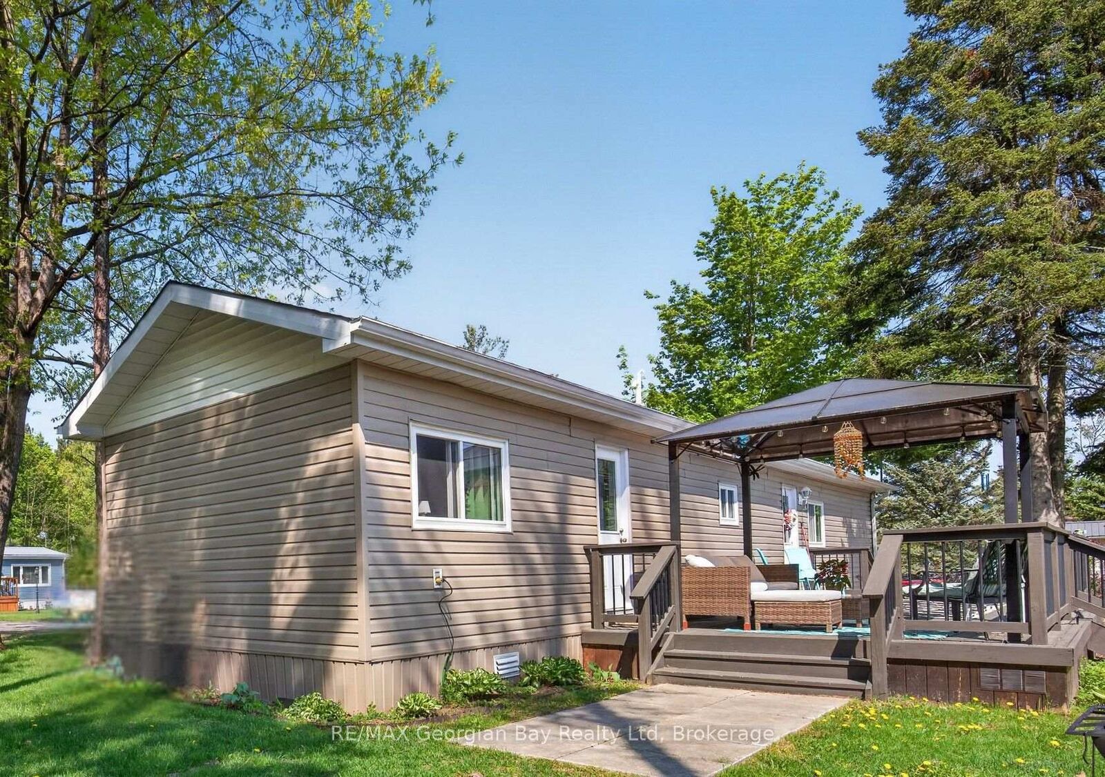 Property Photo:  5263 Elliott Side Road 81  ON L4R 4K3 