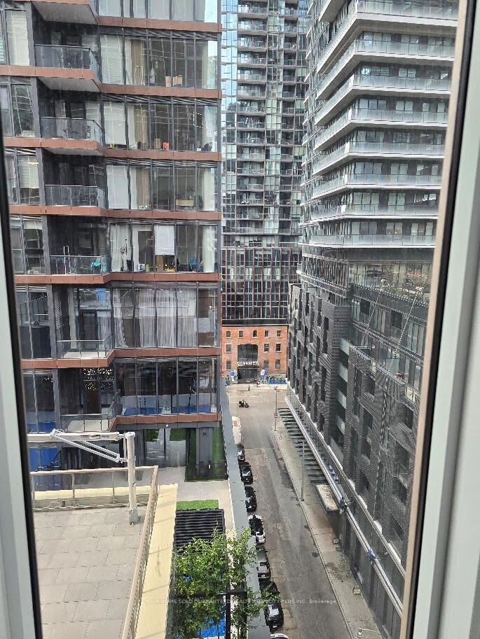 Property Photo: 35 Mercer Street W 811 ON M5V 1H2
