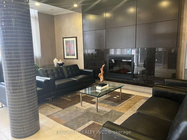 Property Photo:  111 Upper Duke Crescent 911  ON L6G 0C8 