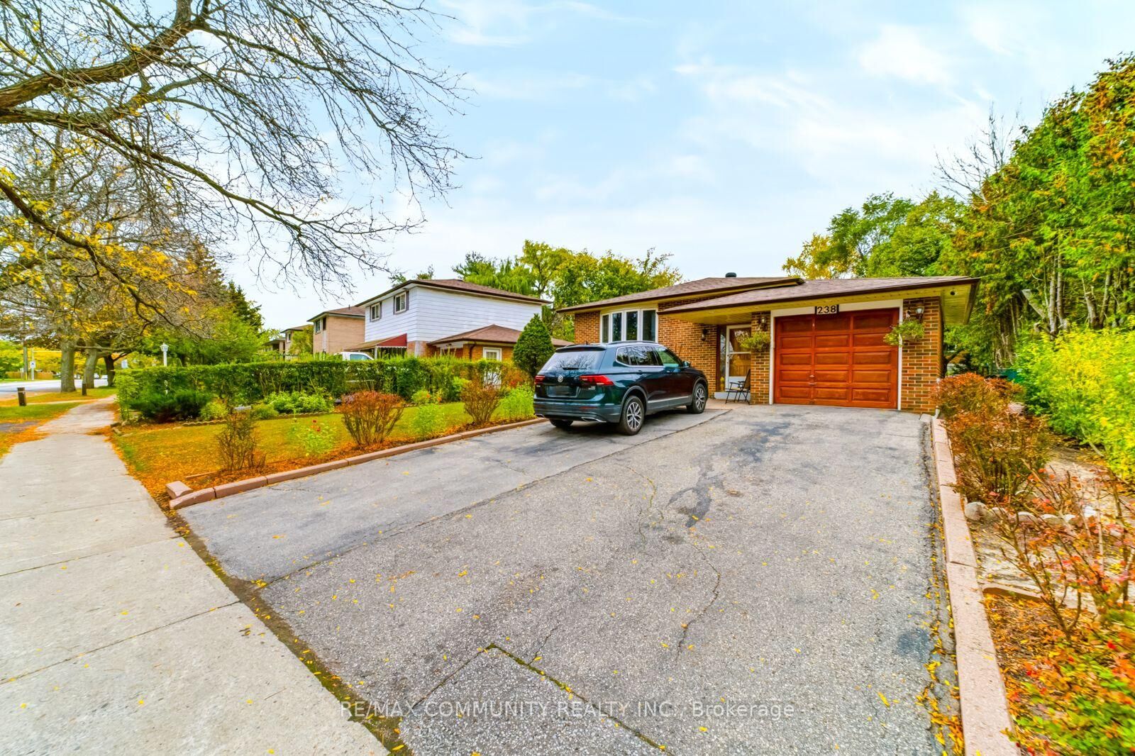 Property Photo:  238 Orton Park Road B3  ON M1G 3H4 