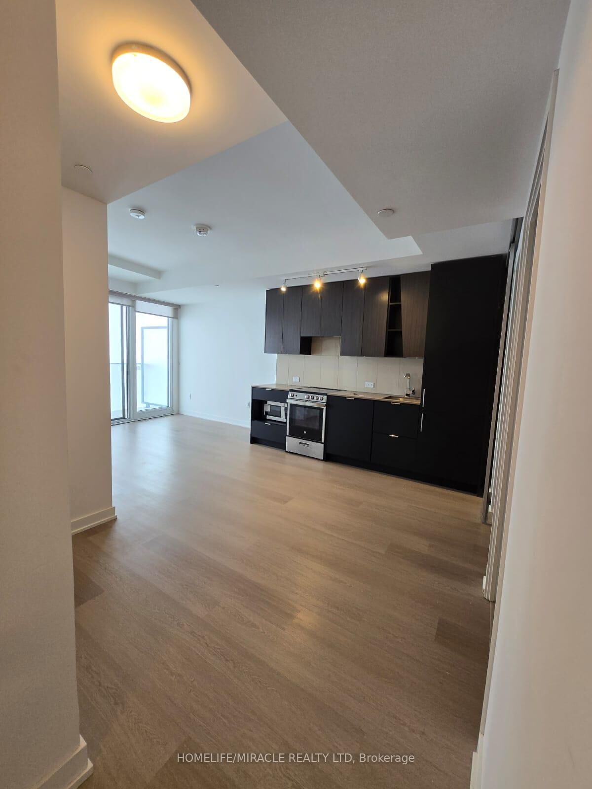 Property Photo: 3883 Quartz Road 5106 ON L5B 0M4