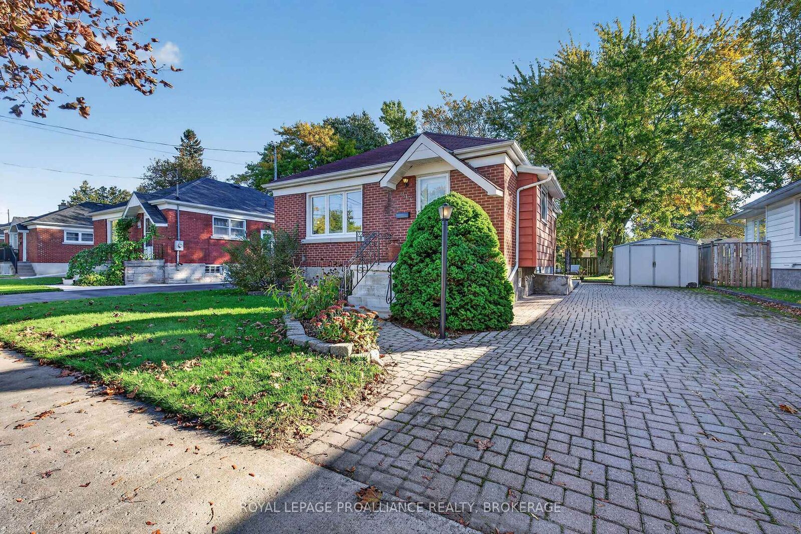 Property Photo:  917 Victoria Street  ON K7K 4T9 
