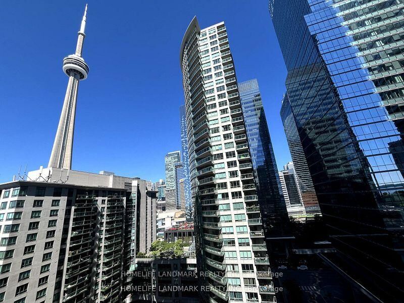 Property Photo:  19 Grand Trunk Crescent 1706  ON M5J 3A3 
