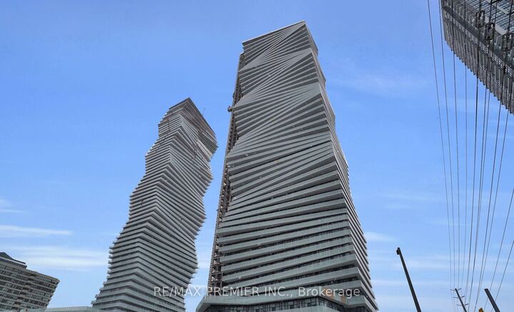 Property Photo:  3900 Confederation Parkway 225  ON L5B 0K7 