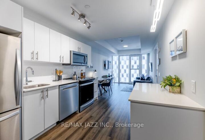Property Photo: 80 Bond Street E 918 ON L1G 0E6