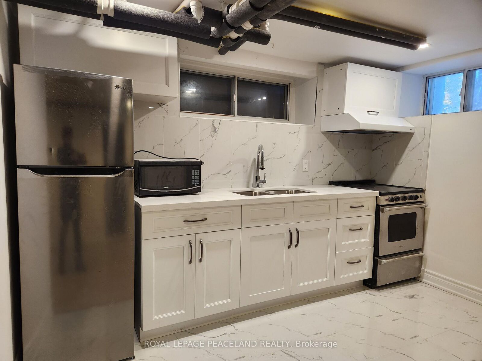 Property Photo:  61 Madison Avenue Rear Bsmt  ON M5R 2S3 