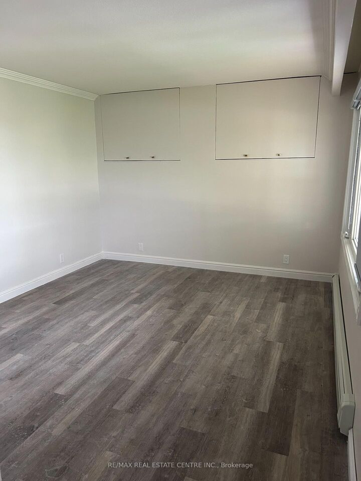 Property Photo:  319 King Street N  ON L9R 1N3 