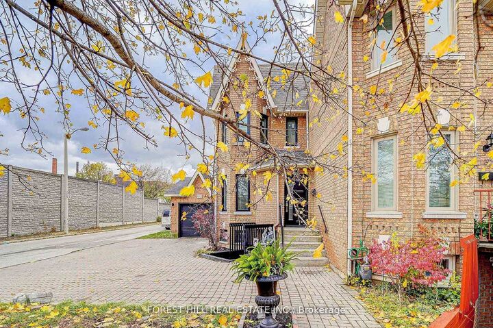 Property Photo:  39A Lippincott Street E Lower  ON M9N 1B2 