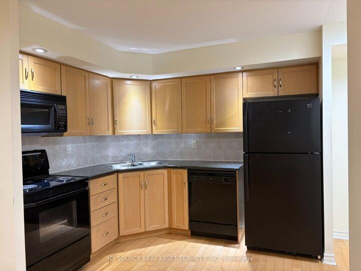 Property Photo:  250 Wellington Street W 1445  ON M5V 3P6 