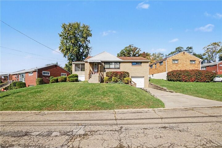 Property Photo:  2214 Old Oak Dr  PA 15220 