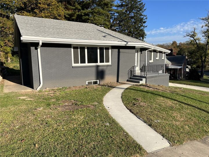 Property Photo: 2911 Myer Blvd PA 15132