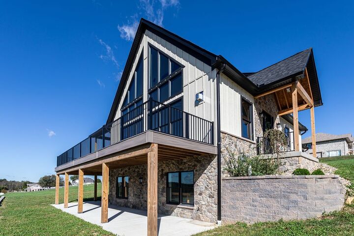 Property Photo:  77 Baron Court  PA 15445 