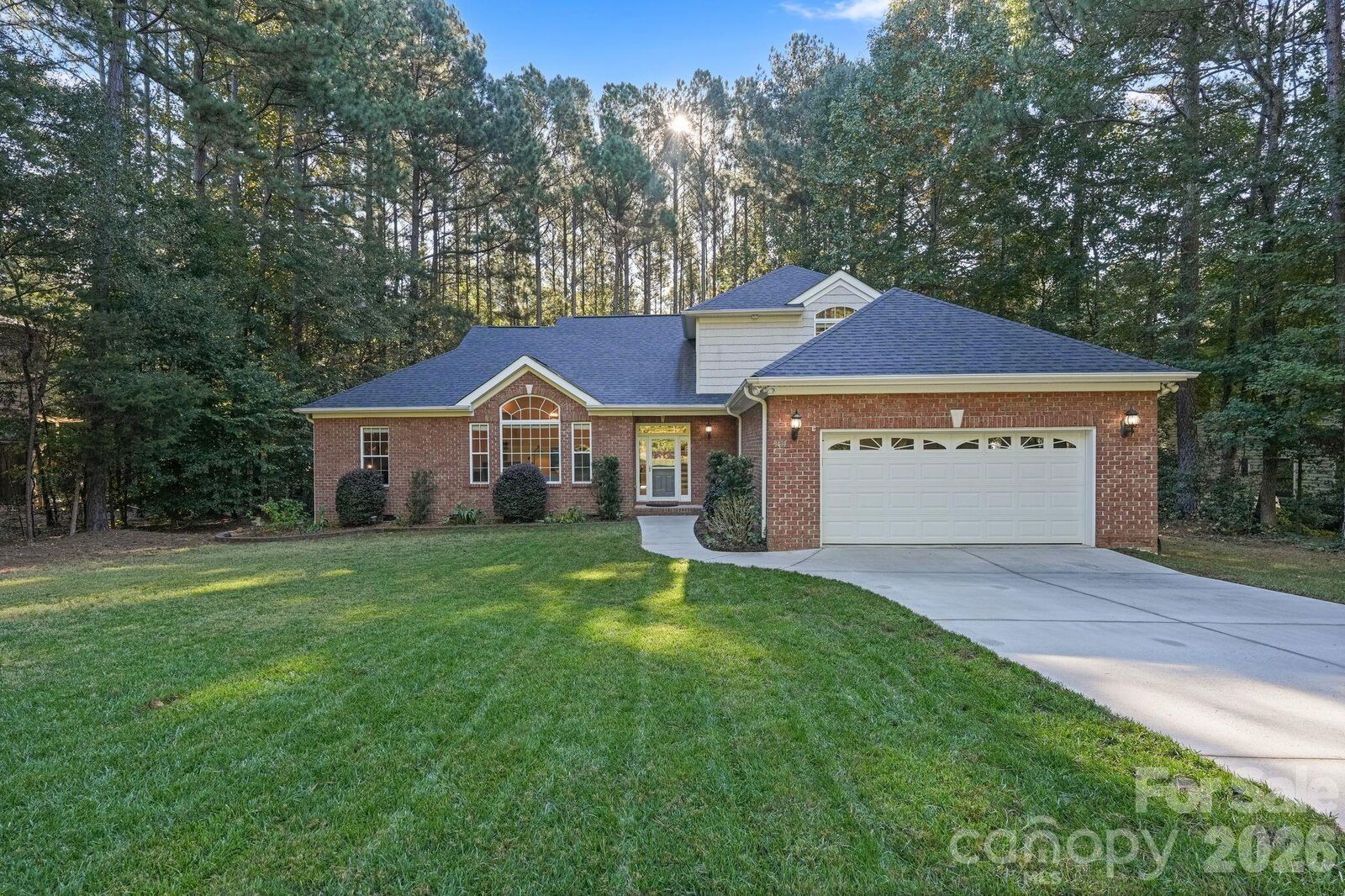 Property Photo: 1491 Woodbend Court NC 28164