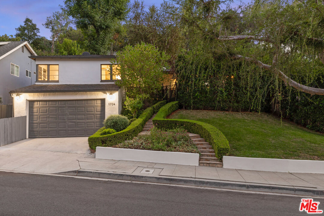 Property Photo: 11704 Sunshine Ter CA 91604