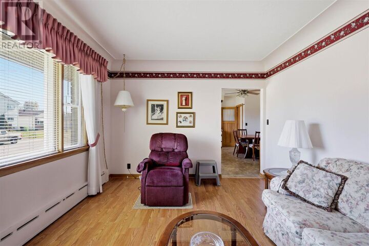 Property Photo:  371 Franklin St  ON P6C 4A9 