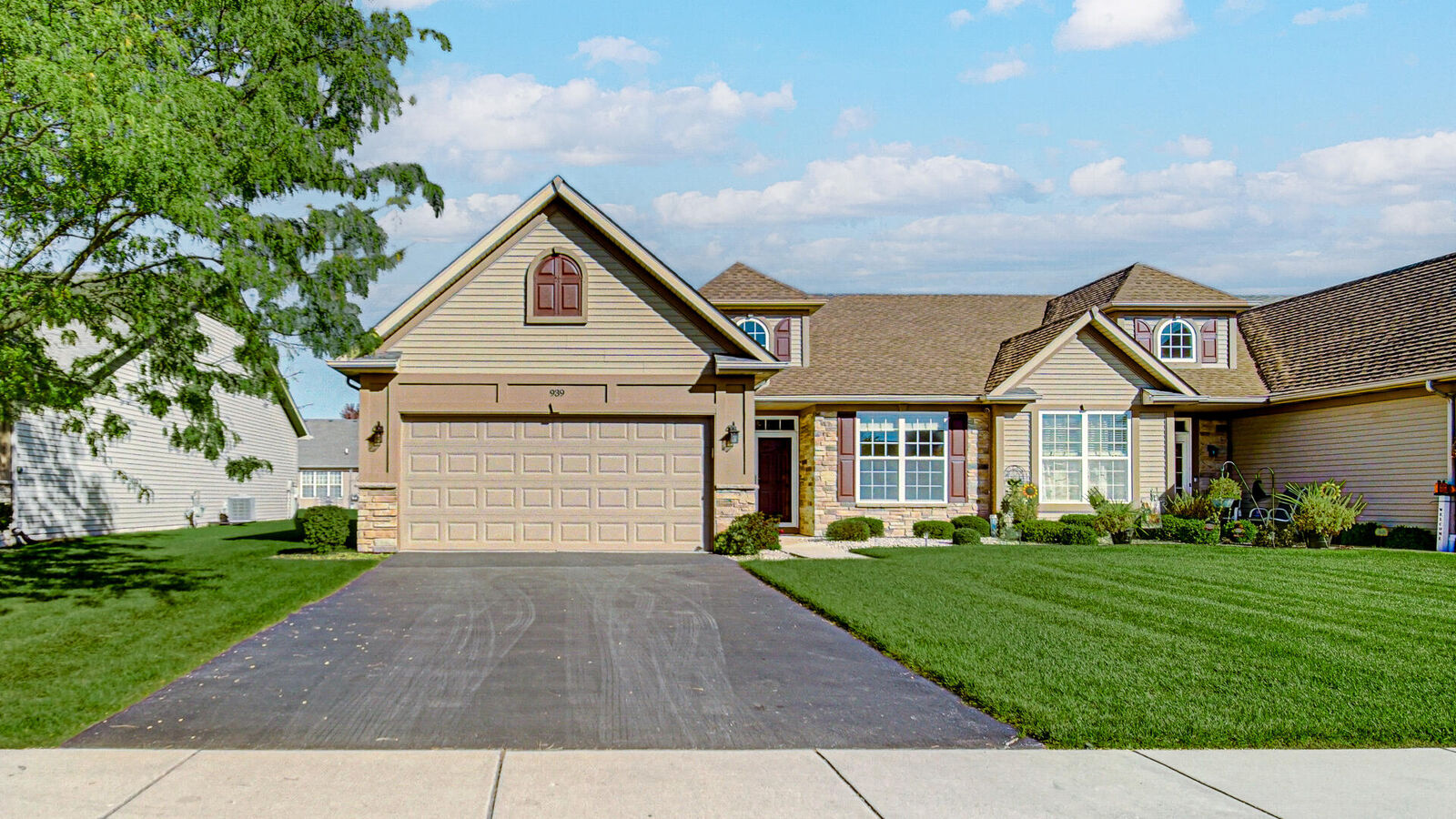 Property Photo:  939 Rockwell Lane  IN 46311 