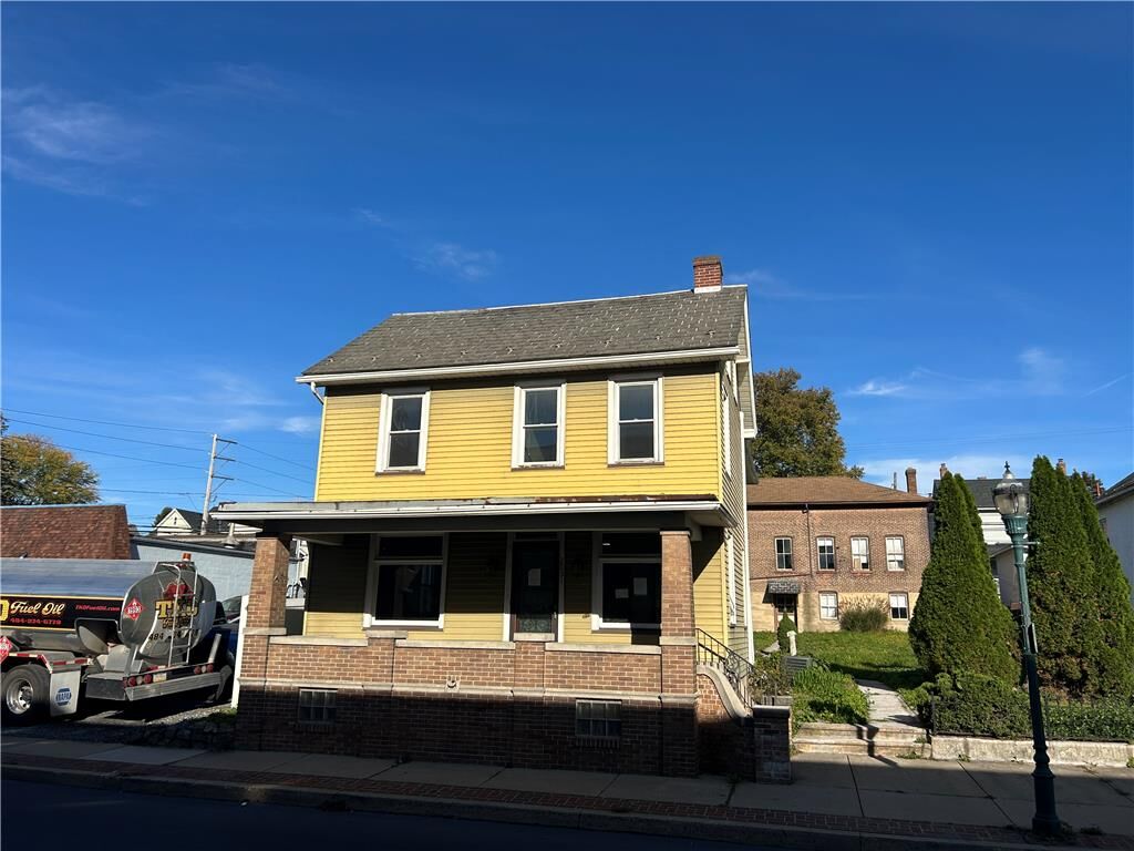 Property Photo:  2031 Main Street  PA 18067 