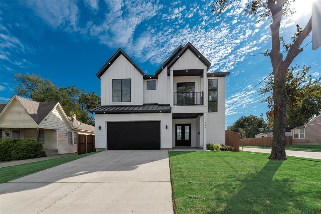 Property Photo: 1830 S Marsalis Avenue TX 75216
