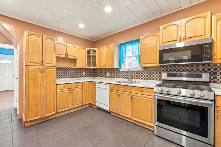 Property Photo:  39 Boisvert St  MA 01850 