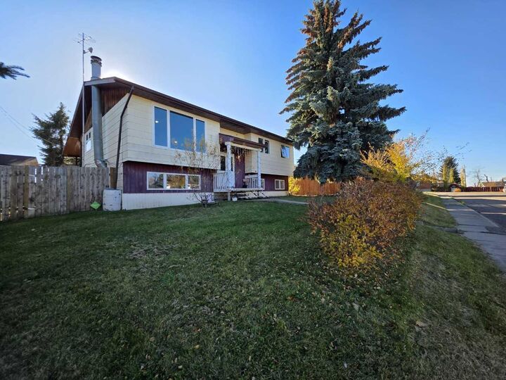 Property Photo:  3 Lawley Avenue  AB T0B 0A5 