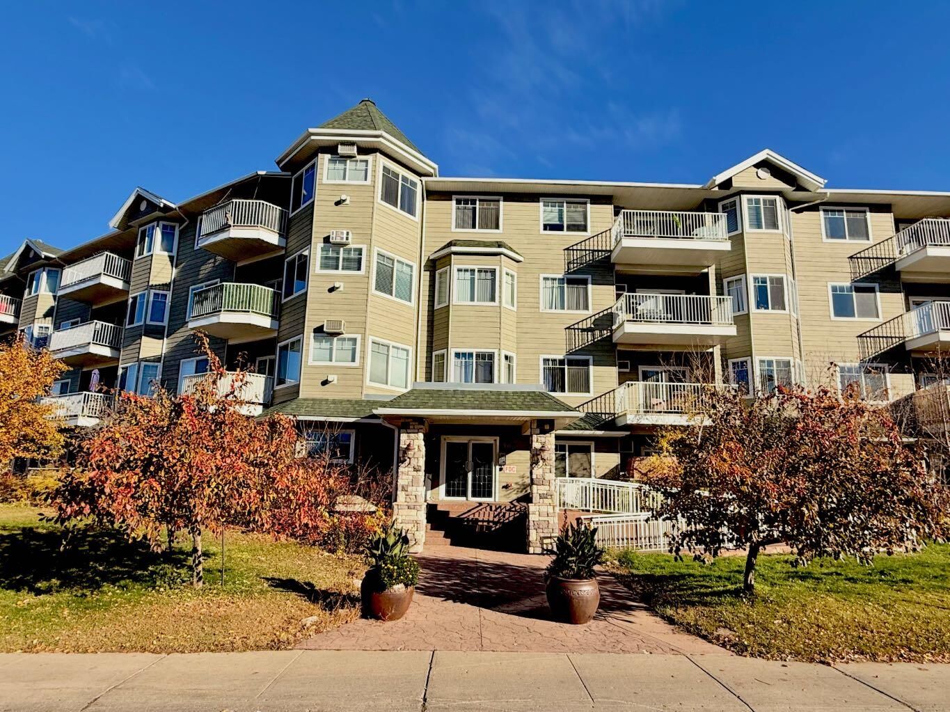 Property Photo: 9918 Gordon Avenue 309 AB T9H 5L1