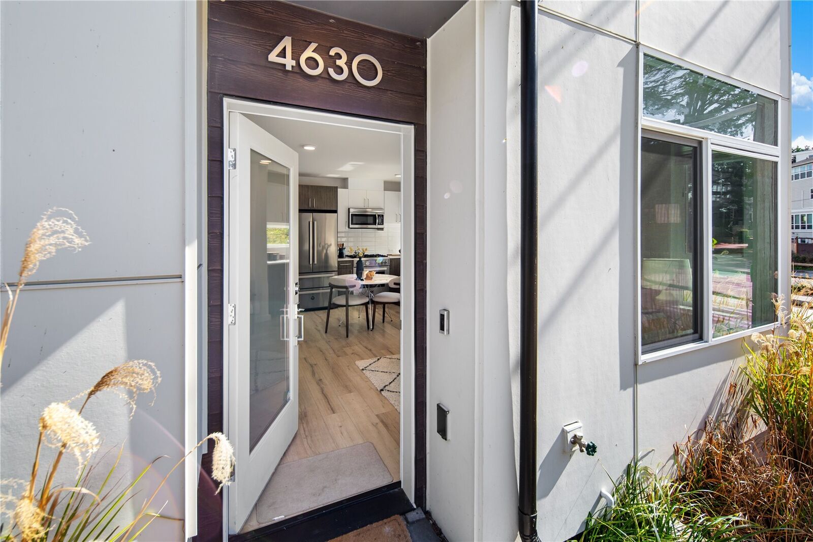 Property Photo: 4630 Linden Avenue N WA 98103