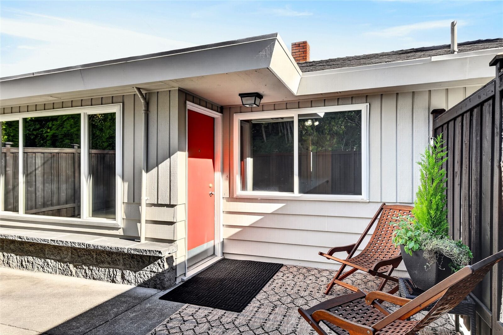 Property Photo:  3128 SW Admiral Way  WA 98126 