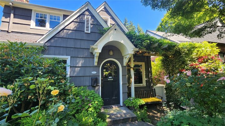 Property Photo: 1210 25th Avenue E WA 98112