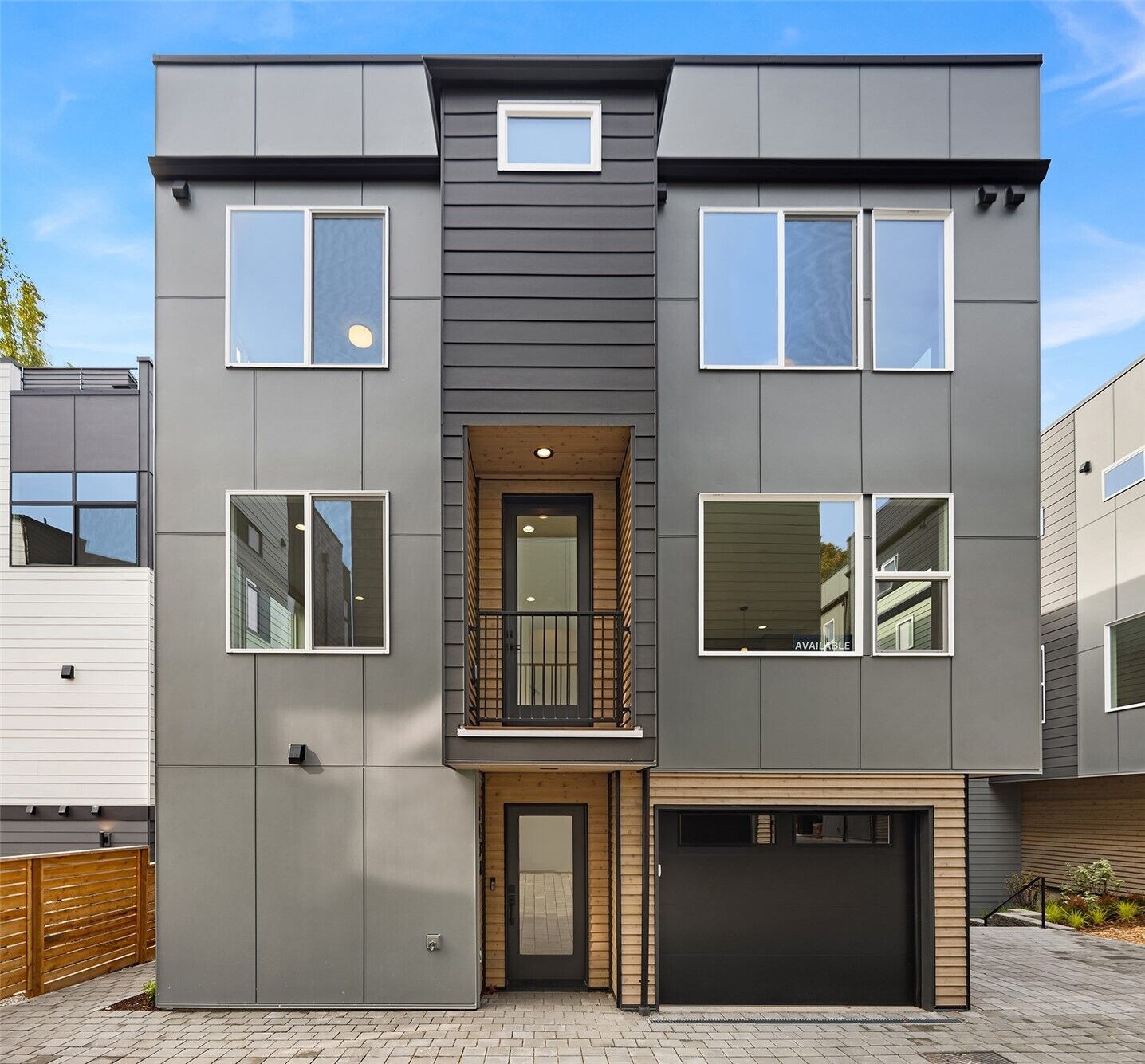 Property Photo:  723  15th Avenue A  WA 98122 
